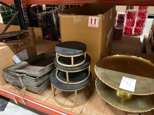 Potten vazen en schalen. - afbeelding 15 van  15