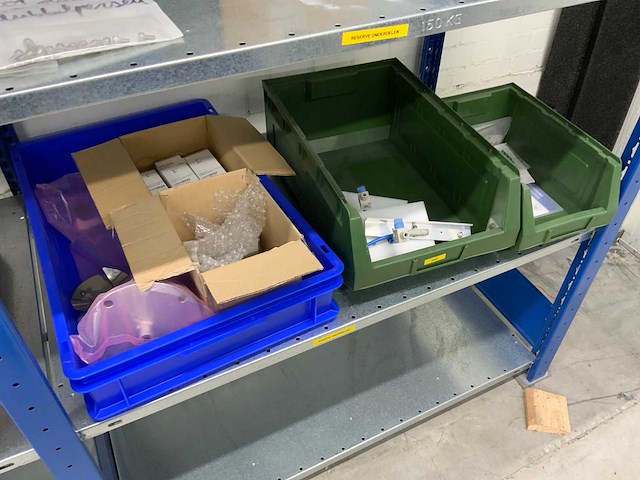 Povag 4 secties legbordstelling inclusief inhoud (festool) leidingen, onderdelen en werkplaats inventaris - afbeelding 2 van  19