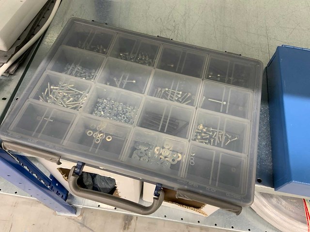 Povag 4 secties legbordstelling inclusief inhoud (festool) leidingen, onderdelen en werkplaats inventaris - afbeelding 9 van  19