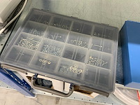 Povag 4 secties legbordstelling inclusief inhoud (festool) leidingen, onderdelen en werkplaats inventaris - afbeelding 9 van  19