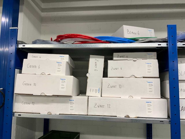 Povag 4 secties legbordstelling inclusief inhoud (festool) leidingen, onderdelen en werkplaats inventaris - afbeelding 13 van  19