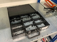 Povag 4 secties legbordstelling inclusief inhoud (festool) leidingen, onderdelen en werkplaats inventaris - afbeelding 16 van  19