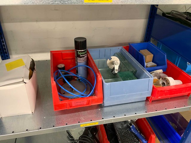 Povag 4 secties legbordstelling inclusief inhoud (festool) leidingen, onderdelen en werkplaats inventaris - afbeelding 18 van  19