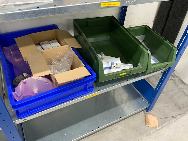 Povag 4 secties legbordstelling inclusief inhoud (festool) leidingen, onderdelen en werkplaats inventaris - afbeelding 19 van  19