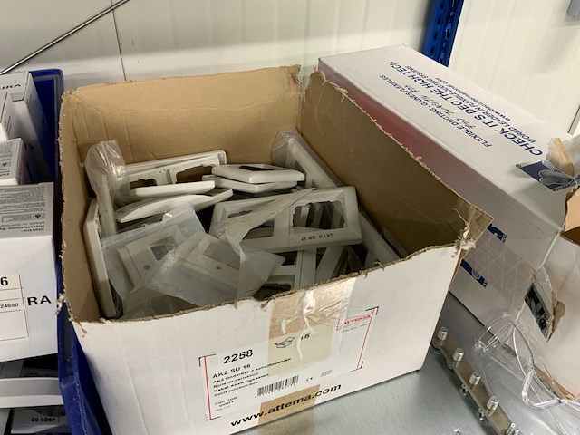 Povag legbordstelling met diverse (380v) elektra materialen - afbeelding 8 van  20