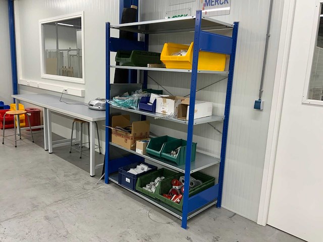 Povag legbordstelling met diverse (380v) elektra materialen - afbeelding 1 van  20