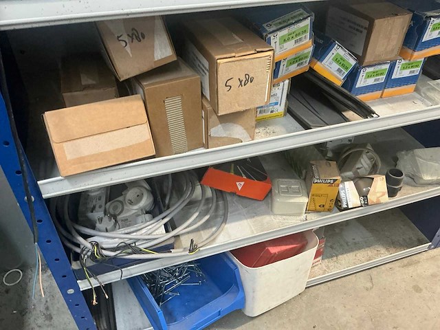 Povag open vakkenkast met inhoud - afbeelding 10 van  10