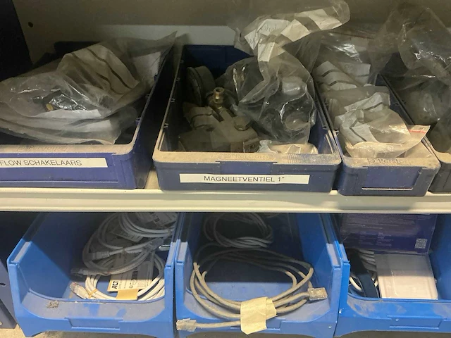 Povag open vakkenkast met inhoud - afbeelding 11 van  20