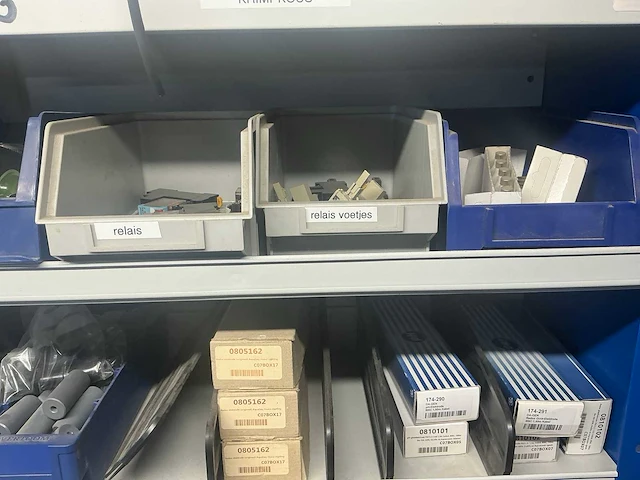 Povag open vakkenkast met inhoud - afbeelding 16 van  20