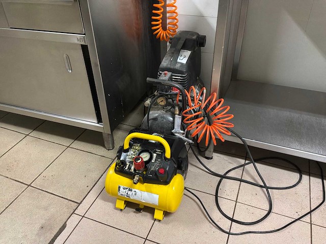 Poweplus / ferm luchtcompressor (2x) - afbeelding 1 van  3