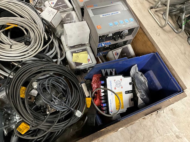 Power supplie en divers - afbeelding 4 van  6