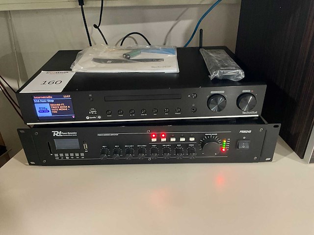 Powerdynamics prm240 versterker - afbeelding 1 van  8