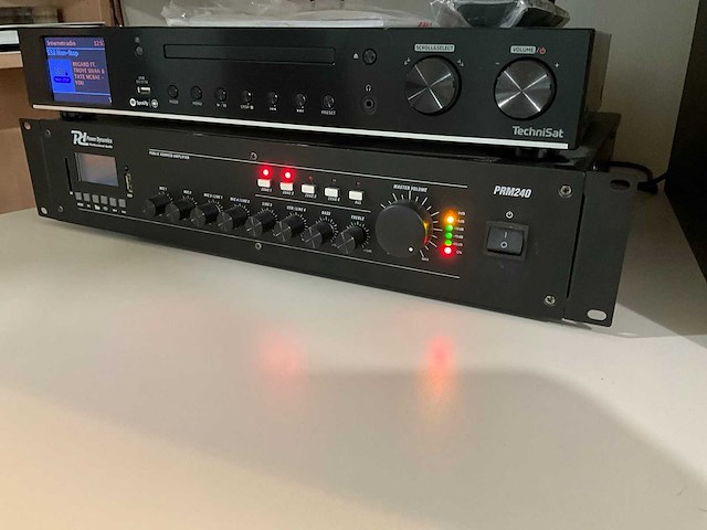 Powerdynamics prm240 versterker - afbeelding 2 van  8