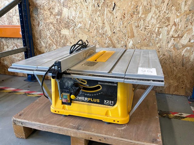 Powerplus x221 zaagtafel - afbeelding 1 van  4
