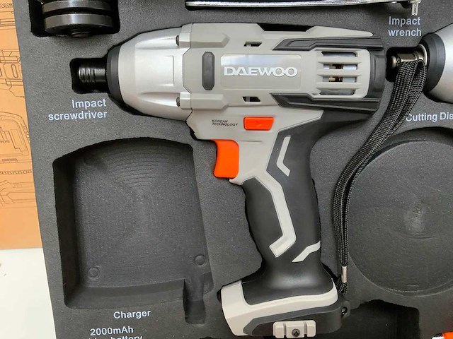 Powertool set - u force 4 in 1 - daewoo - afbeelding 11 van  13