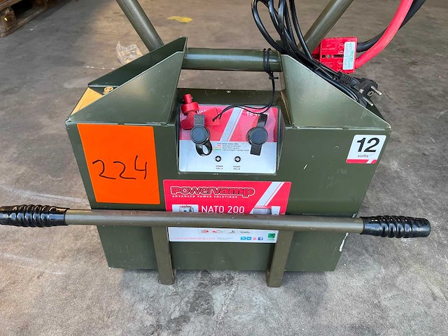 Powervamp - 200 12/24 volt start boosters - site power distribution board - afbeelding 2 van  3