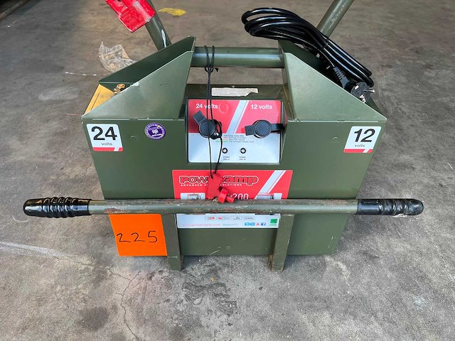 Powervamp - 200 12/24 volt start boosters - site power distribution board - afbeelding 2 van  2