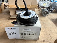 Poynting puck-2 mobiele breedbandantenne - afbeelding 1 van  4
