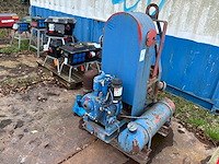 Pracht waterpomp - afbeelding 1 van  17