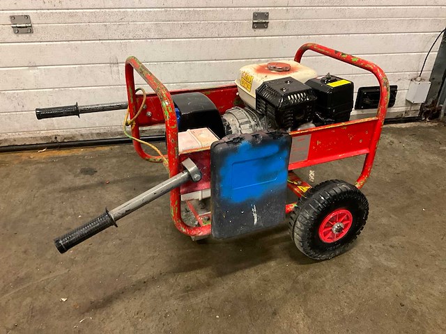 Pramac e4000 stroomgenerator - afbeelding 1 van  3