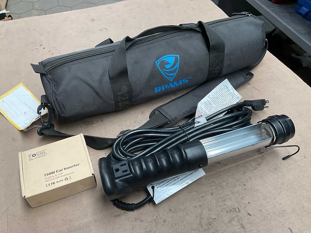 Prams auto inverter en draagbare werklamp - afbeelding 1 van  2