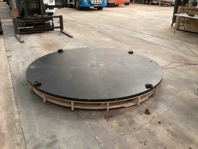 Pre-motion carrousel voor in een winkel - afbeelding 1 van  15