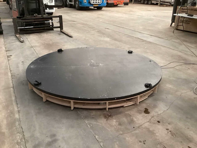 Pre-motion carrousel voor in een winkel - afbeelding 1 van  15