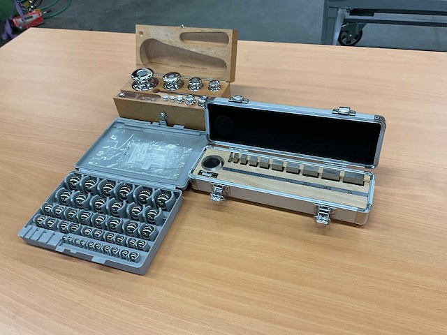 Precisisie meetkogelset/ paralleleinmatenset/set kalibratiegewichten - afbeelding 1 van  6