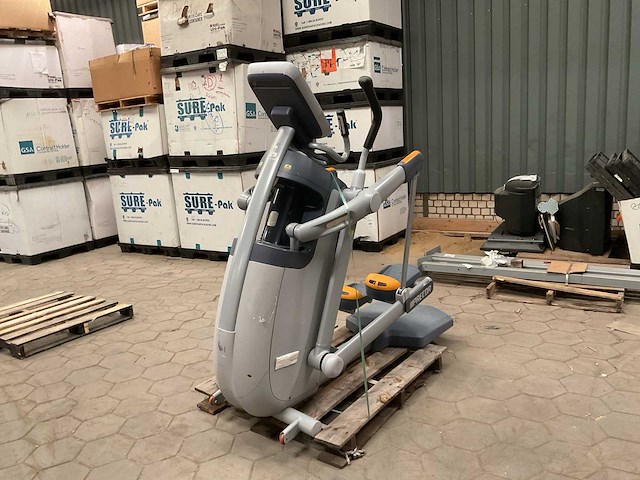 Precor 100i crosstrainer - afbeelding 1 van  8