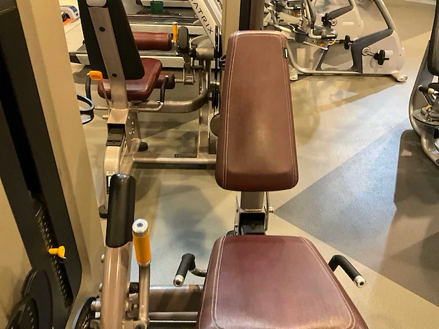 Precor leg extension - afbeelding 4 van  7