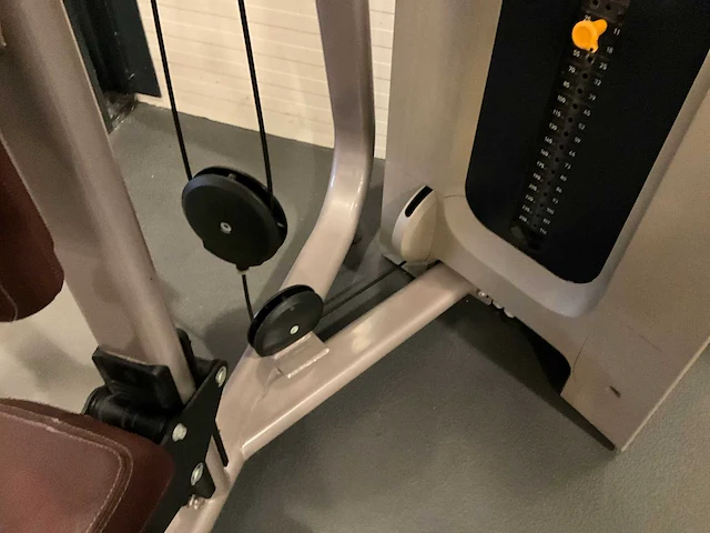 Precor rear delt / pec fly - afbeelding 7 van  8