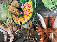 Prehistoric planet dinausaurus dilophosaurus(met add-ons) 5 meter - afbeelding 1 van  7