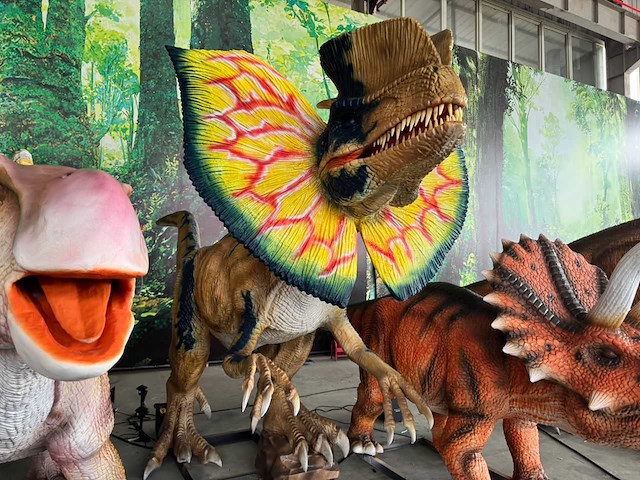 Prehistoric planet dinausaurus dilophosaurus(met add-ons) 5 meter - afbeelding 3 van  7