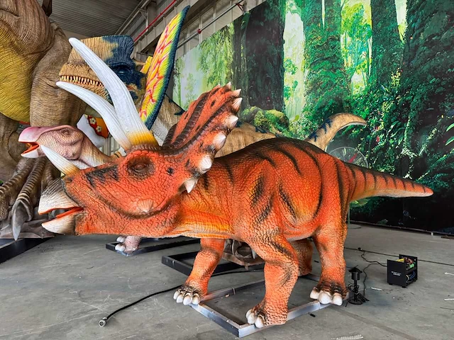 Prehistoric planet dinosaurus triceratops 4 meter - afbeelding 2 van  9
