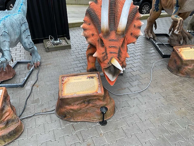 Prehistoric planet dinosaurus triceratops 4 meter - afbeelding 7 van  9
