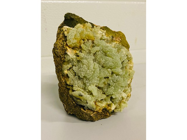 Prehniet cluster met mooie kristallen - afbeelding 1 van  6