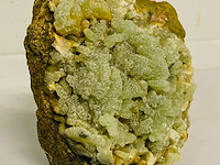 Prehniet cluster met mooie kristallen - afbeelding 1 van  6