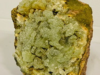 Prehniet cluster met mooie kristallen - afbeelding 2 van  6