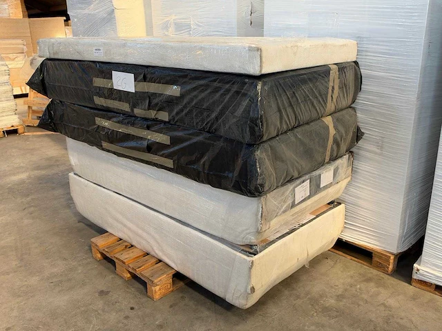 Premium duitse boxspring 200 x 200 cm - afbeelding 3 van  8