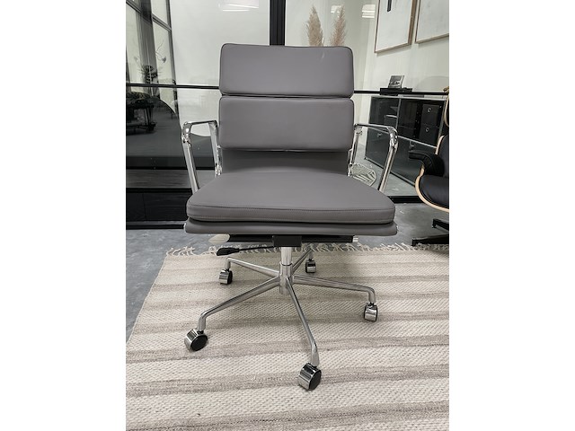 Premium eames ea217 bureaustoel in grijs leer, grijs - afbeelding 2 van  8