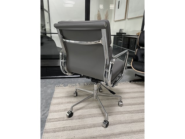 Premium eames ea217 bureaustoel in grijs leer, grijs - afbeelding 3 van  8