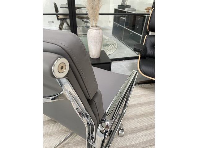 Premium eames ea217 bureaustoel in grijs leer, grijs - afbeelding 4 van  8