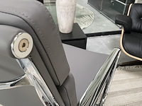Premium eames ea217 bureaustoel in grijs leer, grijs - afbeelding 4 van  8