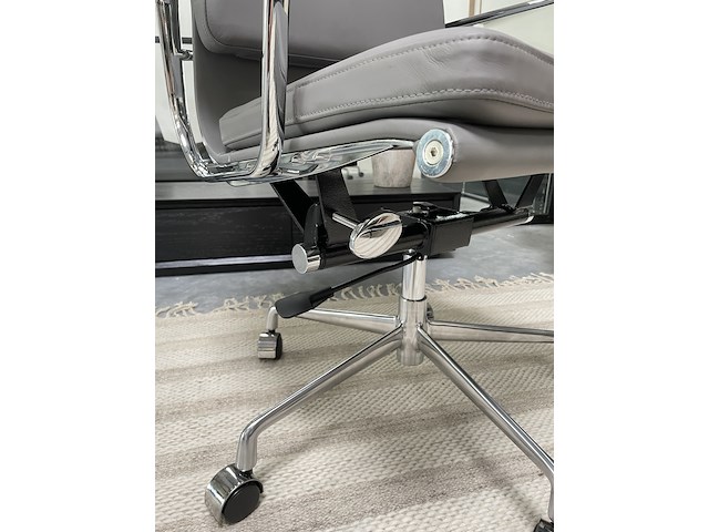 Premium eames ea217 bureaustoel in grijs leer, grijs - afbeelding 6 van  8