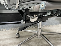 Premium eames ea217 bureaustoel in grijs leer, grijs - afbeelding 6 van  8