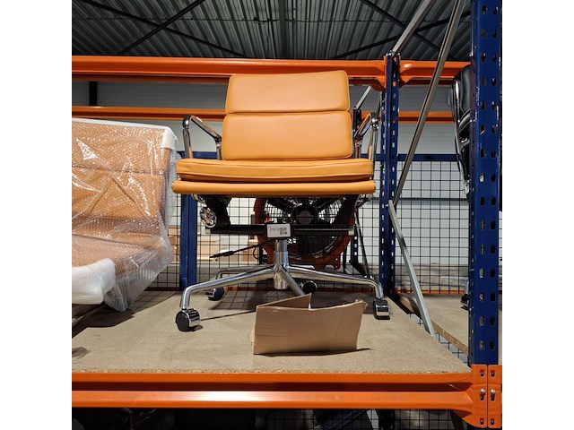 Premium eames ea217 bureaustoel in tan leather, tan leather - afbeelding 2 van  10