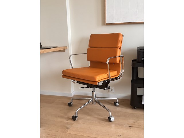 Premium eames ea217 bureaustoel in tan leather, tan leather - afbeelding 1 van  10