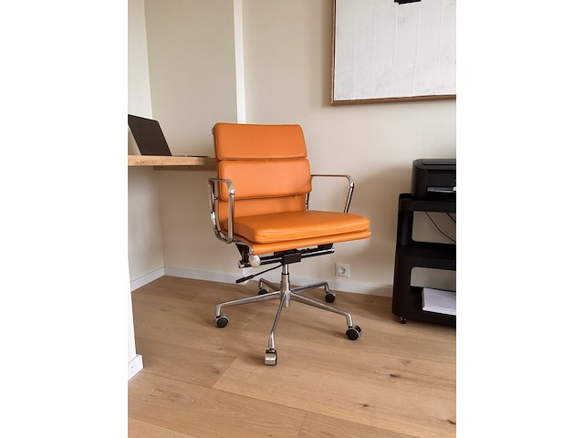 Premium eames ea217 bureaustoel in tan leather, tan leather - afbeelding 3 van  10