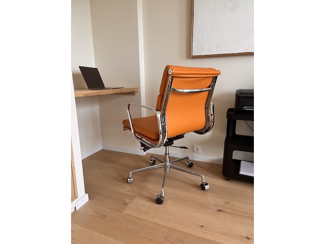 Premium eames ea217 bureaustoel in tan leather, tan leather - afbeelding 5 van  10