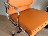 Premium eames ea217 bureaustoel in tan leather, tan leather - afbeelding 6 van  10